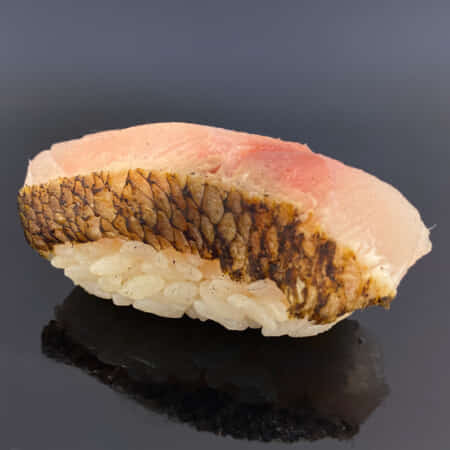 愛媛県【イサキの焼き霜】｜小平市で鮨のテイクアウト・デリバリーなら鮨 比良乃